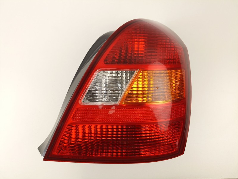 Recambio de piloto trasero derecho para hyundai elantra (xd) 2.0 crdi gls (4-ptas.) referencia OEM IAM 924022D010  