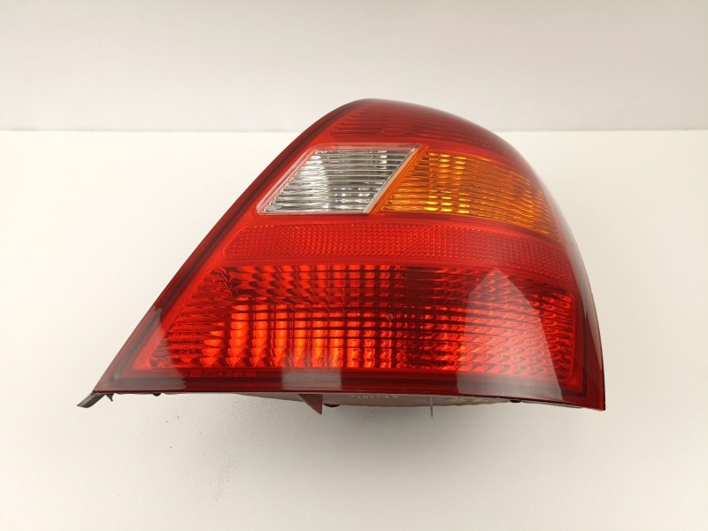 Recambio de piloto trasero derecho para hyundai elantra (xd) 2.0 crdi gls (4-ptas.) referencia OEM IAM 924022D010  