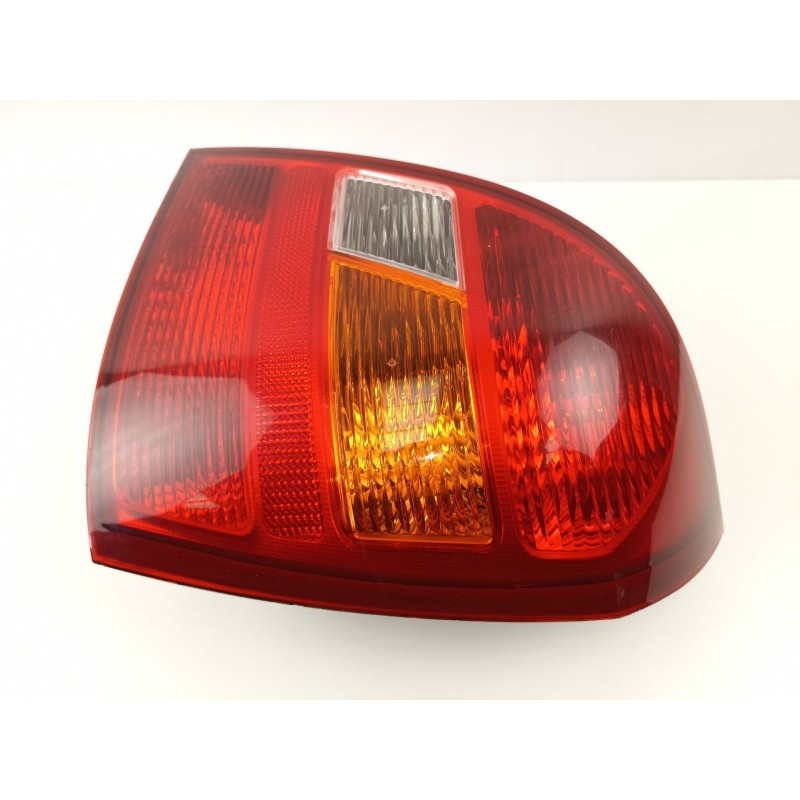 Recambio de piloto trasero derecho para hyundai elantra (xd) 2.0 crdi gls (4-ptas.) referencia OEM IAM 924022D010  