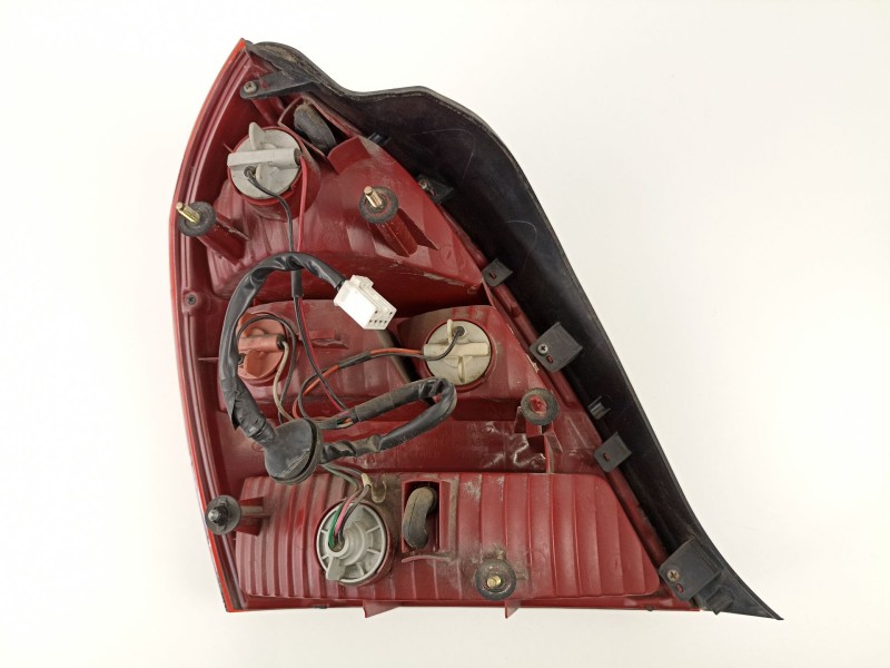 Recambio de piloto trasero derecho para hyundai elantra (xd) 2.0 crdi gls (4-ptas.) referencia OEM IAM 924022D010  