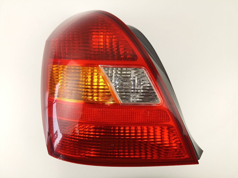 Recambio de piloto trasero izquierdo para hyundai elantra (xd) 2.0 crdi gls (4-ptas.) referencia OEM IAM 924012D010  