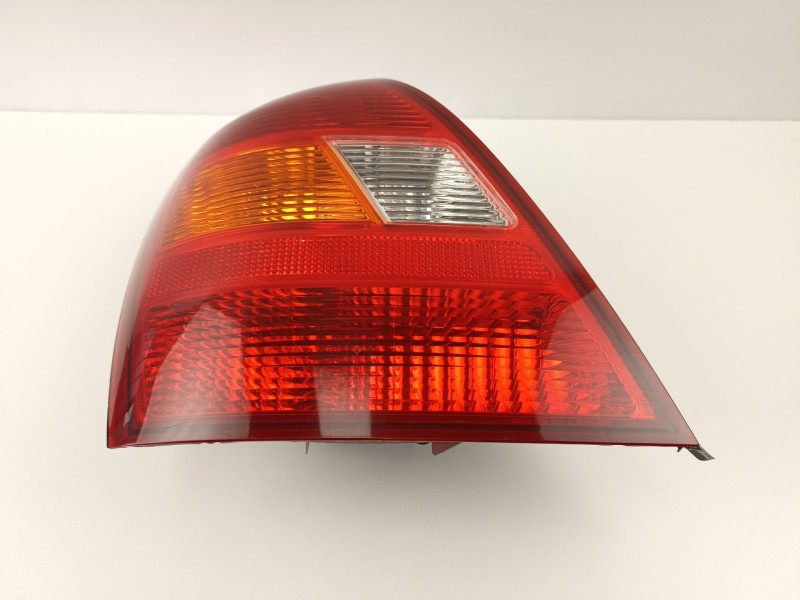 Recambio de piloto trasero izquierdo para hyundai elantra (xd) 2.0 crdi gls (4-ptas.) referencia OEM IAM 924012D010  