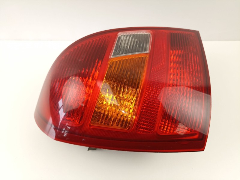 Recambio de piloto trasero izquierdo para hyundai elantra (xd) 2.0 crdi gls (4-ptas.) referencia OEM IAM 924012D010  