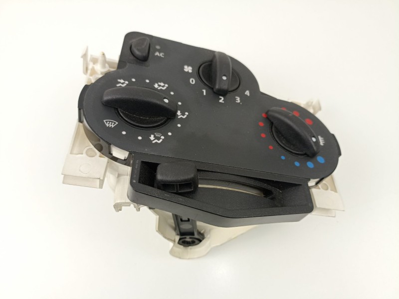 Recambio de mandos calefaccion aire para dacia logan 1.5 dci referencia OEM IAM 69570001 N100921V 69577008