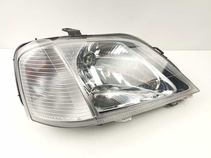 Recambio de faro derecho para dacia logan 1.5 dci referencia OEM IAM 8200211006  