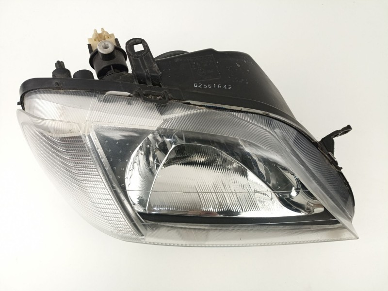 Recambio de faro derecho para dacia logan 1.5 dci referencia OEM IAM 8200211006  