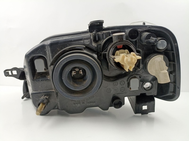 Recambio de faro derecho para dacia logan 1.5 dci referencia OEM IAM 8200211006  