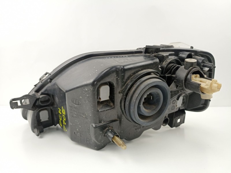 Recambio de faro derecho para dacia logan 1.5 dci referencia OEM IAM 8200211006  