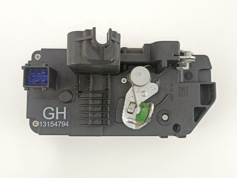 Recambio de cerradura puerta trasera derecha para opel meriva 1.7 16v cdti referencia OEM IAM 13154794  