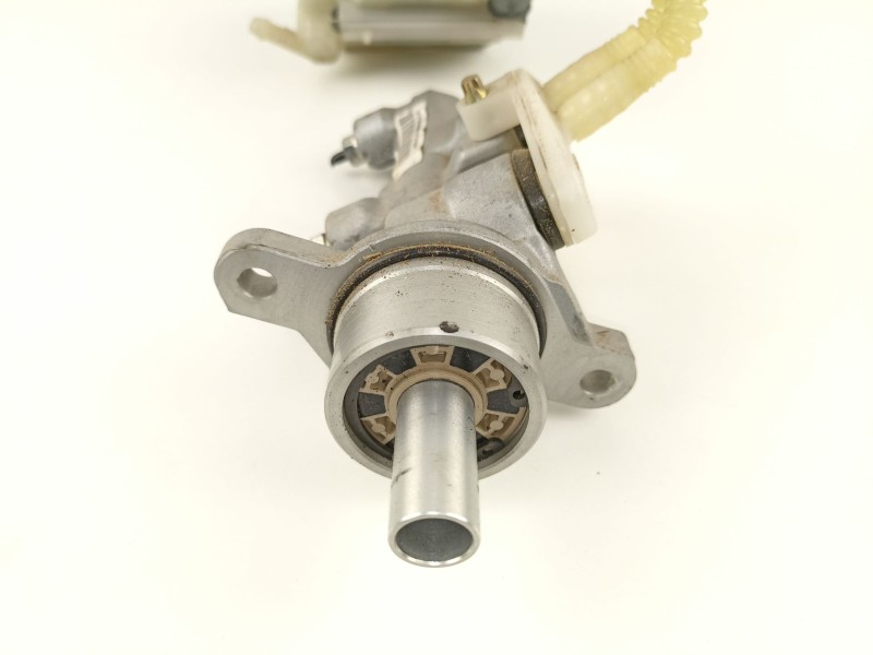 Recambio de bomba de freno para opel meriva 1.7 16v cdti referencia OEM IAM 558182 3206716 93323045