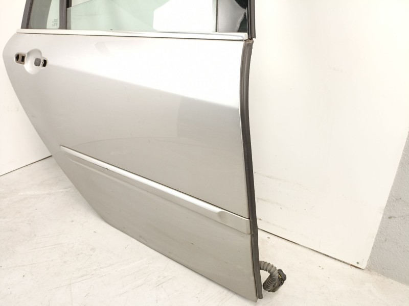 Recambio de puerta trasera derecha para renault laguna grandtour iii dynamique referencia OEM IAM 821120002R  