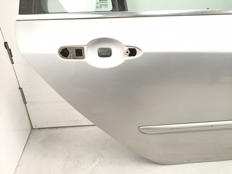 Recambio de puerta trasera derecha para renault laguna grandtour iii dynamique referencia OEM IAM 821120002R  