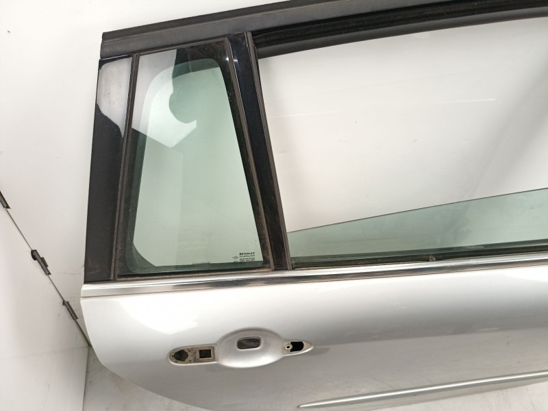 Recambio de puerta trasera derecha para renault laguna grandtour iii dynamique referencia OEM IAM 821120002R  