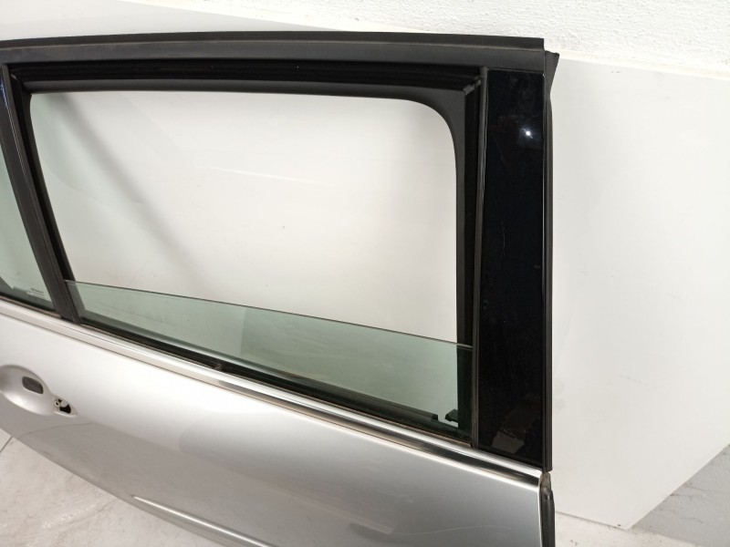 Recambio de puerta trasera derecha para renault laguna grandtour iii dynamique referencia OEM IAM 821120002R  