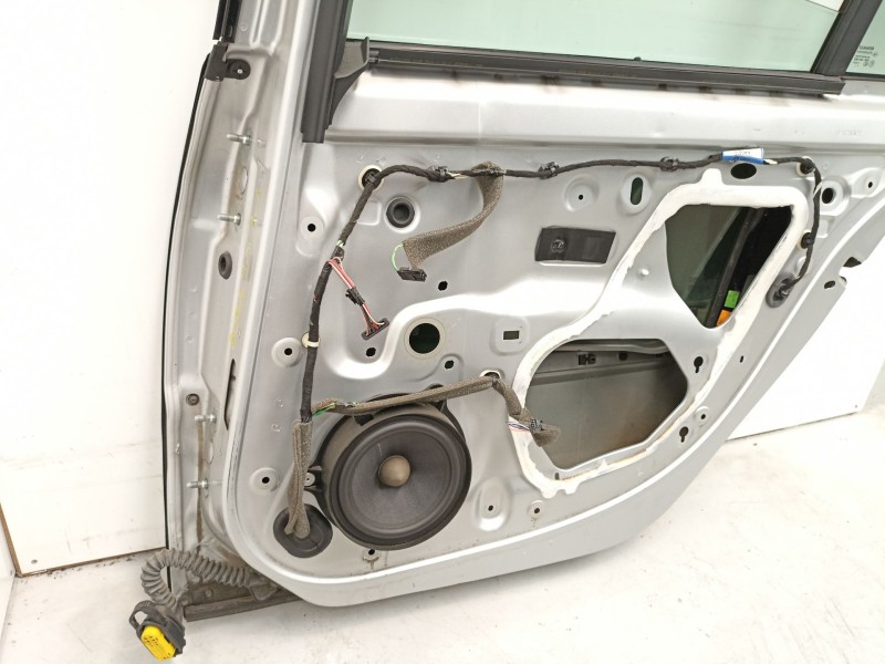 Recambio de puerta trasera derecha para renault laguna grandtour iii dynamique referencia OEM IAM 821120002R  