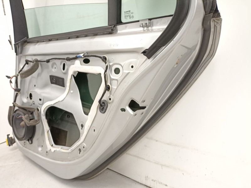 Recambio de puerta trasera derecha para renault laguna grandtour iii dynamique referencia OEM IAM 821120002R  