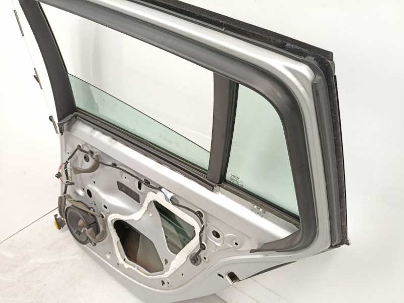 Recambio de puerta trasera derecha para renault laguna grandtour iii dynamique referencia OEM IAM 821120002R  