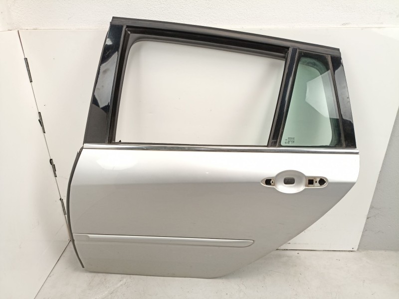Recambio de puerta trasera izquierda para renault laguna grandtour iii dynamique referencia OEM IAM 821130002R  