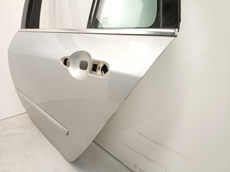Recambio de puerta trasera izquierda para renault laguna grandtour iii dynamique referencia OEM IAM 821130002R  