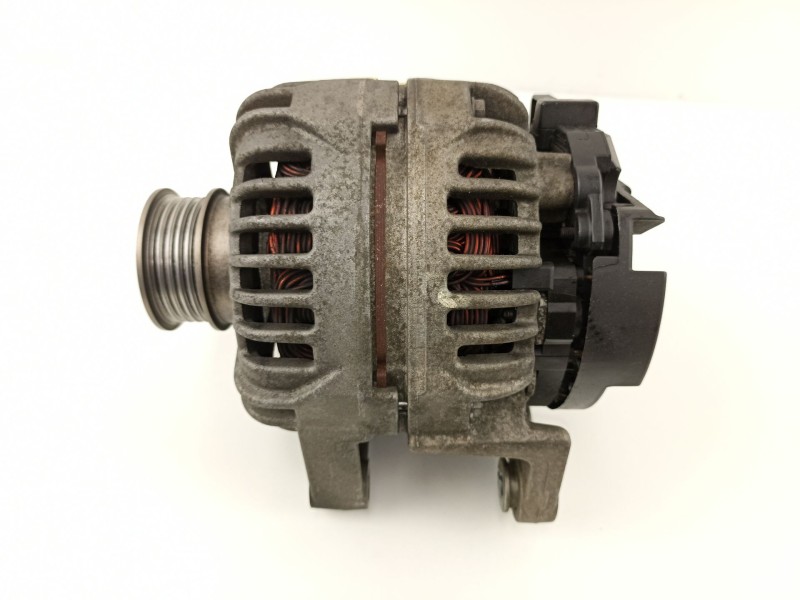 Recambio de alternador para opel astra h berlina 1.6 16v referencia OEM IAM 55556067 0124425020 6204205