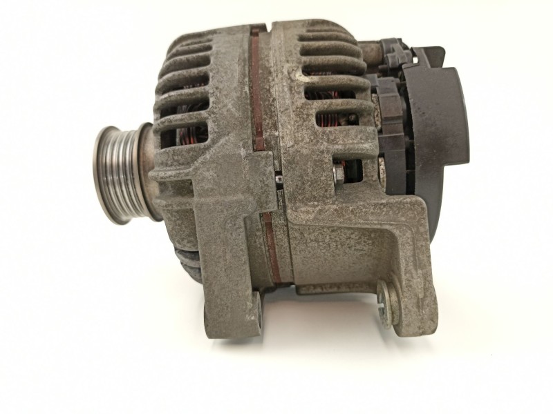 Recambio de alternador para opel astra h berlina 1.6 16v referencia OEM IAM 55556067 0124425020 6204205