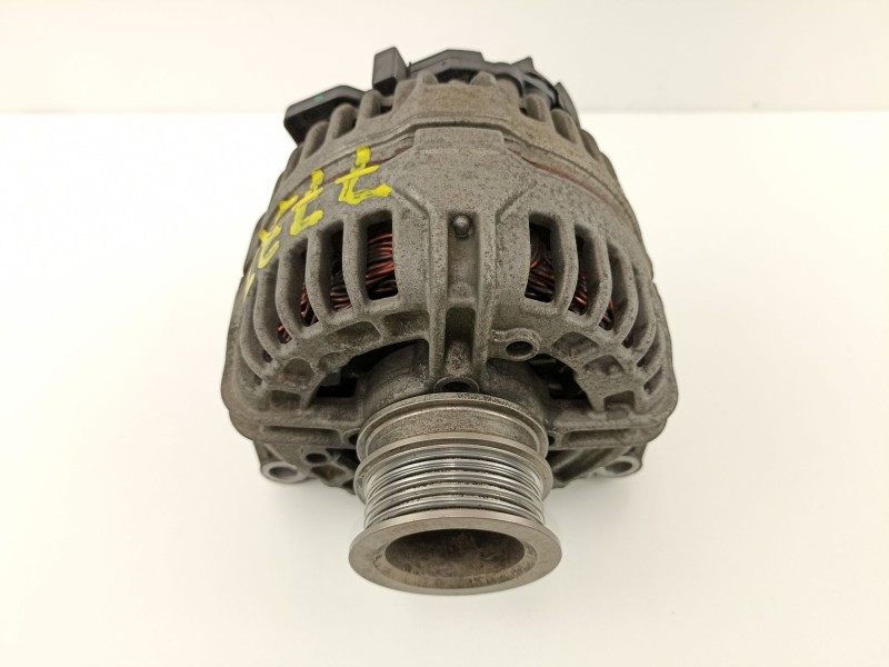 Recambio de alternador para opel astra h berlina 1.6 16v referencia OEM IAM 55556067 0124425020 6204205