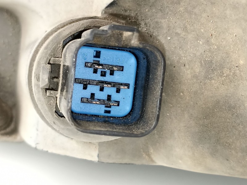 Recambio de faro derecho para ford focus sedán (dfw) 1.6 16v referencia OEM IAM 1M5113005FA  1152096