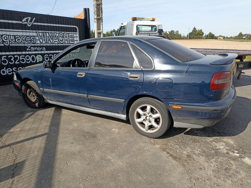 volvo s40 berlina del año 1995