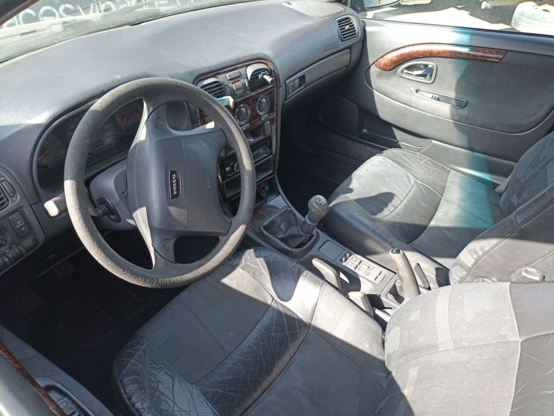 volvo s40 berlina del año 1995