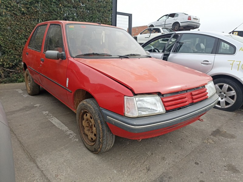 peugeot 205 berlina del año 1983