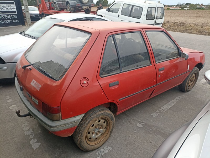 peugeot 205 berlina del año 1983