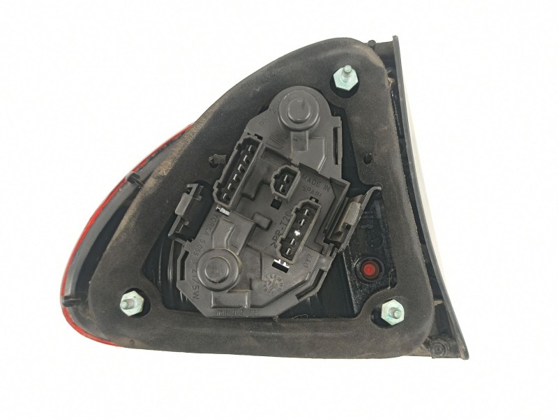 Recambio de piloto trasero derecho para seat leon 1.6 g referencia OEM IAM 1M6945112  