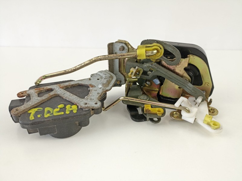 Recambio de cerradura puerta trasera derecha para hyundai trajet (fo) 2.0 crdi gls referencia OEM IAM 814203A000  