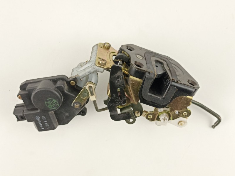 Recambio de cerradura puerta trasera izquierda para hyundai trajet (fo) 2.0 crdi gls referencia OEM IAM 814103A000  