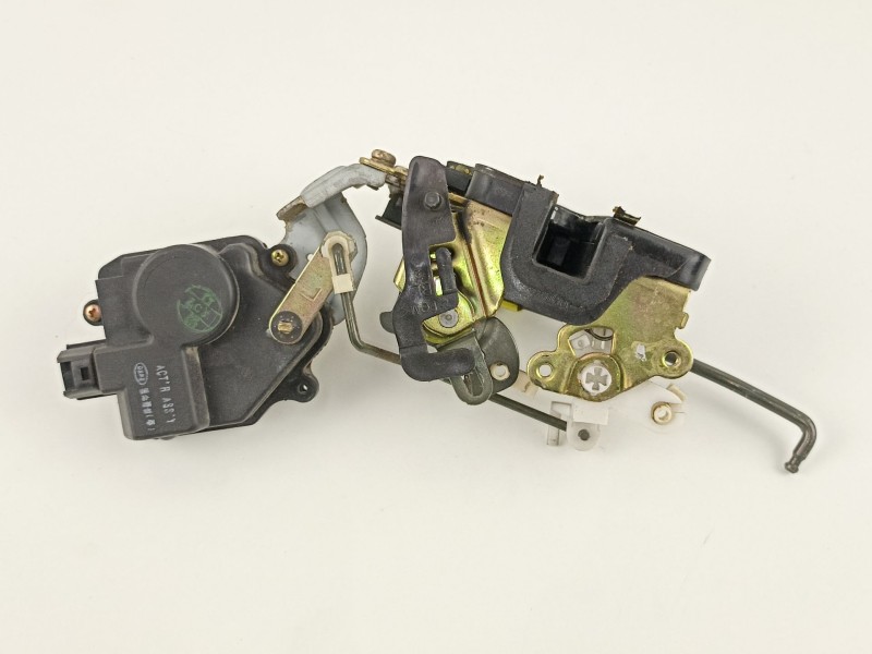 Recambio de cerradura puerta trasera izquierda para hyundai trajet (fo) 2.0 crdi gls referencia OEM IAM 814103A000  