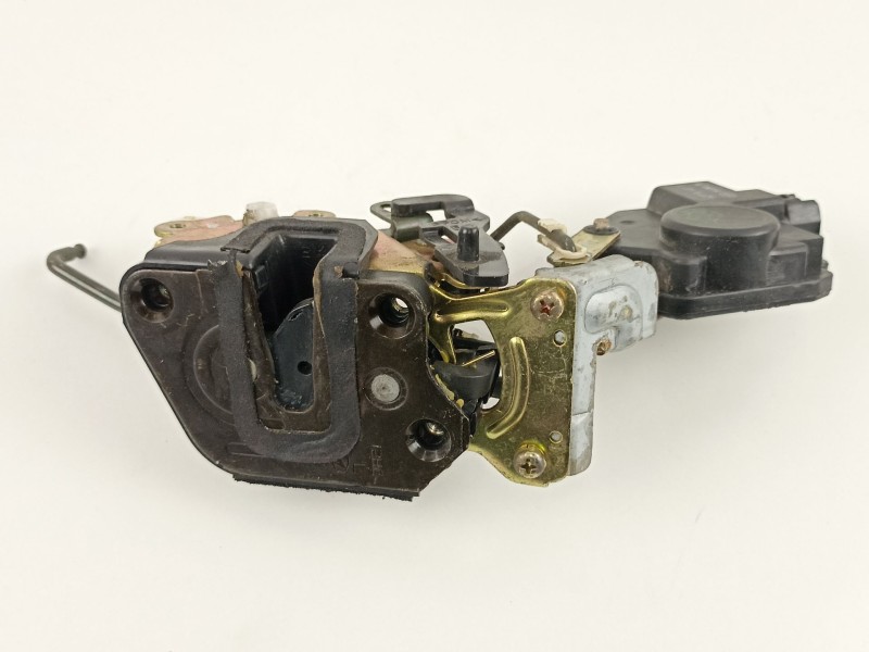 Recambio de cerradura puerta trasera izquierda para hyundai trajet (fo) 2.0 crdi gls referencia OEM IAM 814103A000  