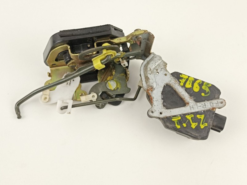 Recambio de cerradura puerta trasera izquierda para hyundai trajet (fo) 2.0 crdi gls referencia OEM IAM 814103A000  