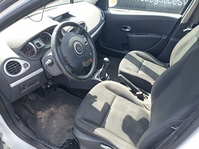 Recambio de carroceria para renault clio grandtour business referencia OEM IAM   