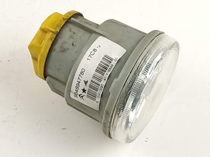 Recambio de antiniebla izquierdo para peugeot partner 1.6 hdi d-9hx o 9h2 referencia OEM IAM 9648947780  