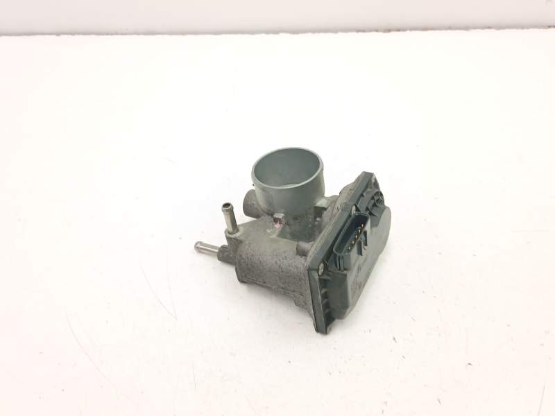 Recambio de caja mariposa para toyota yaris (_p13_) 1.5 hybrid (nhp130_) referencia OEM IAM 2203047040  