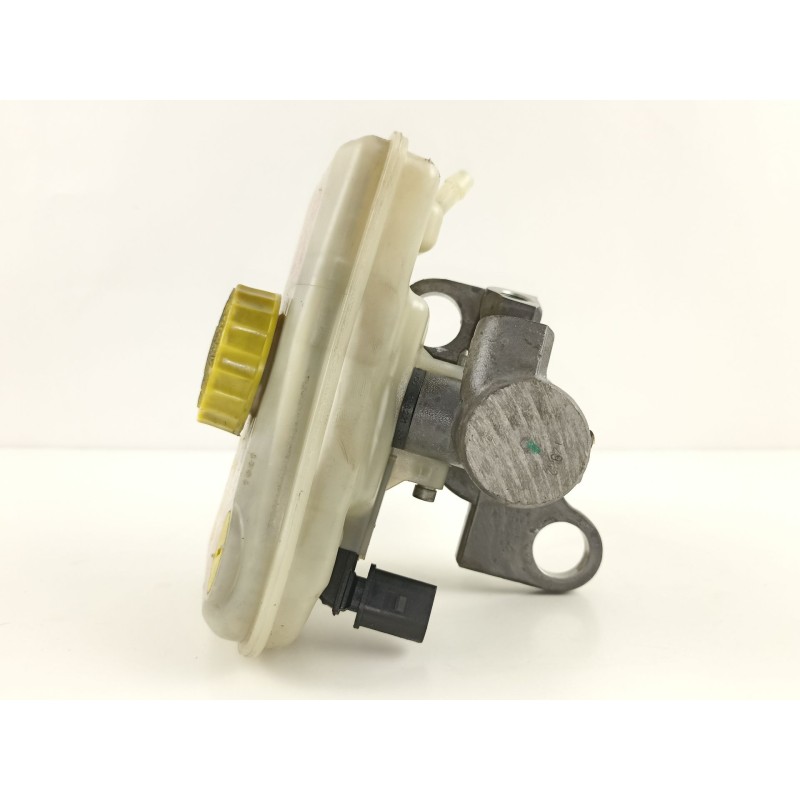 Recambio de bomba de freno para volkswagen passat 2.3 g v5 referencia OEM IAM 8D2611021A  8E0611301E