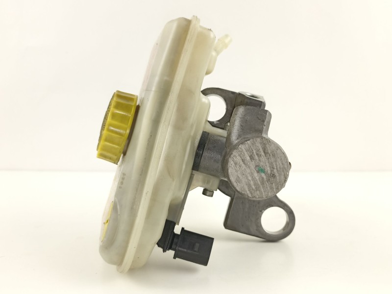 Recambio de bomba de freno para volkswagen passat 2.3 g v5 referencia OEM IAM 8D2611021A  8E0611301E