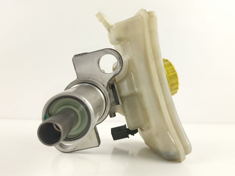 Recambio de bomba de freno para volkswagen passat 2.3 g v5 referencia OEM IAM 8D2611021A  8E0611301E