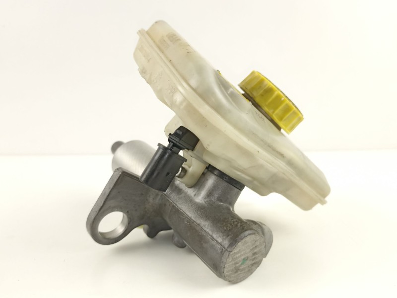 Recambio de bomba de freno para volkswagen passat 2.3 g v5 referencia OEM IAM 8D2611021A  8E0611301E