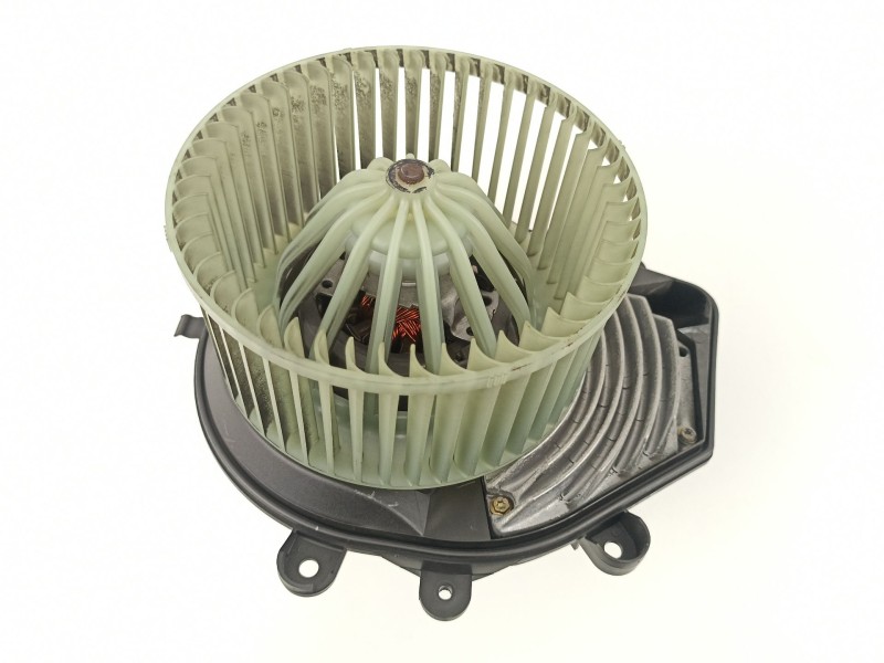 Recambio de motor calefaccion para volkswagen passat 2.3 g v5 referencia OEM IAM 8D1820021 740221233F 