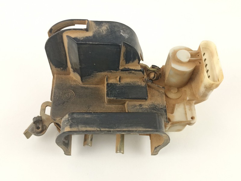 Recambio de cerradura puerta delantera derecha para fiat punto berl. (176) 1.7 turbodiesel cat referencia OEM IAM 46759839  