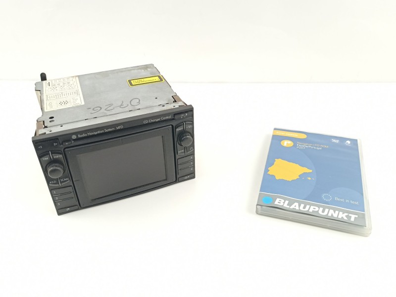 Recambio de radio cd/mp3 para volkswagen passat variant (3b6) 2.3 vr5 4motion referencia OEM IAM 3B0035192E 8618842087 