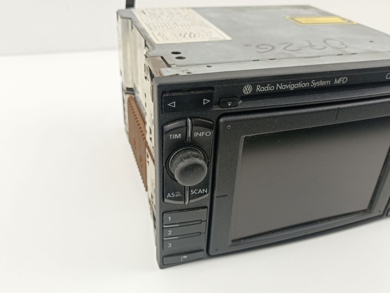 Recambio de radio cd/mp3 para volkswagen passat variant (3b6) 2.3 vr5 4motion referencia OEM IAM 3B0035192E 8618842087 