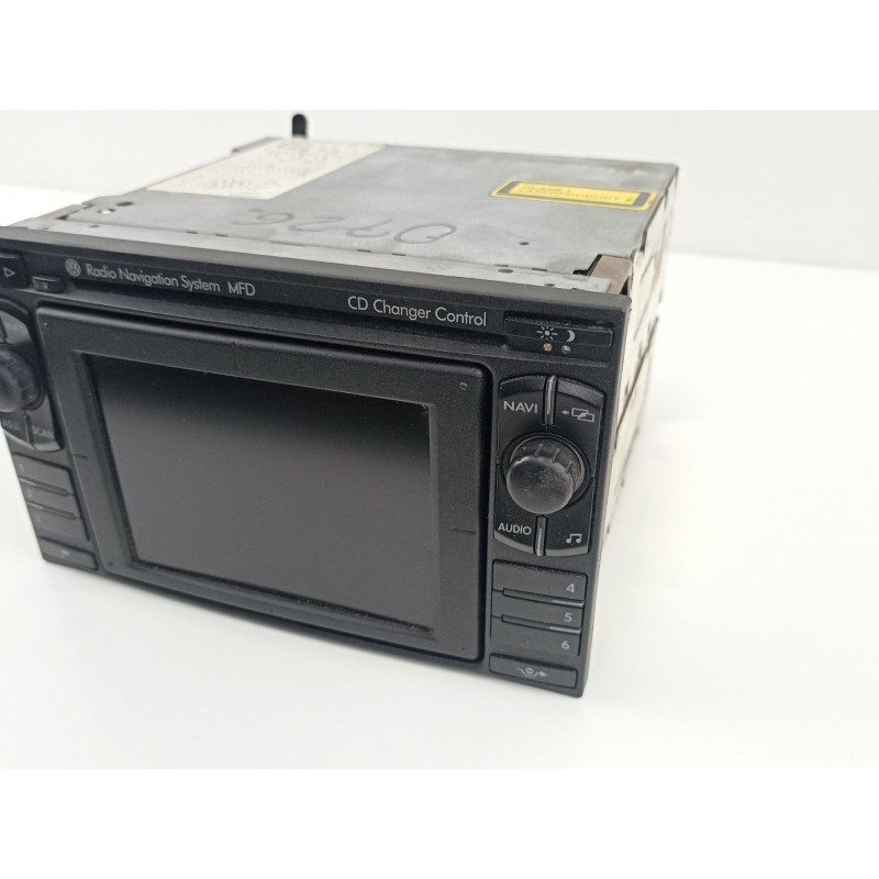 Recambio de radio cd/mp3 para volkswagen passat variant (3b6) 2.3 vr5 4motion referencia OEM IAM 3B0035192E 8618842087 