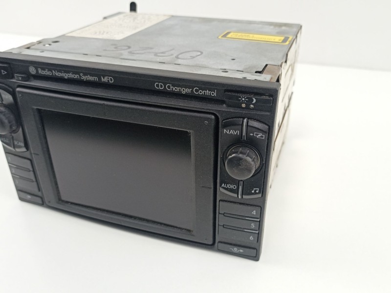 Recambio de radio cd/mp3 para volkswagen passat variant (3b6) 2.3 vr5 4motion referencia OEM IAM 3B0035192E 8618842087 